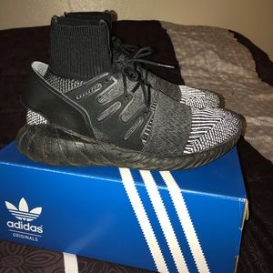 ADIDAS TUBULAR DOOM SHOES (Size 10.5)